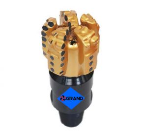 PDC drilling bit