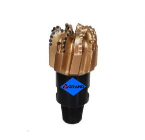 PDC drilling bit