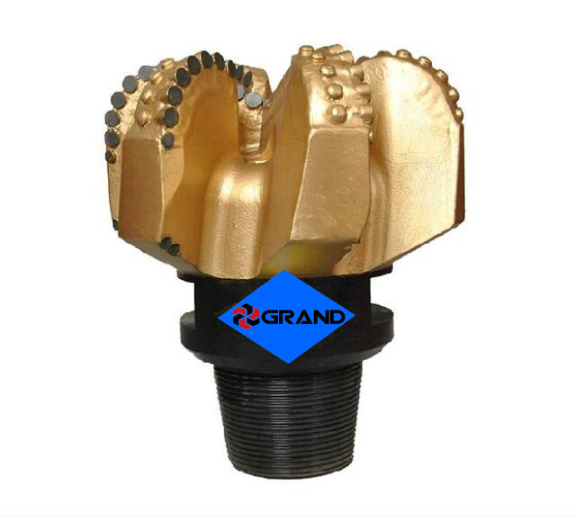 PDC drilling bit