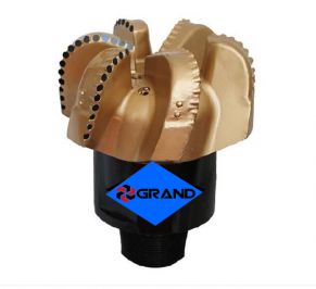PDC drilling bit